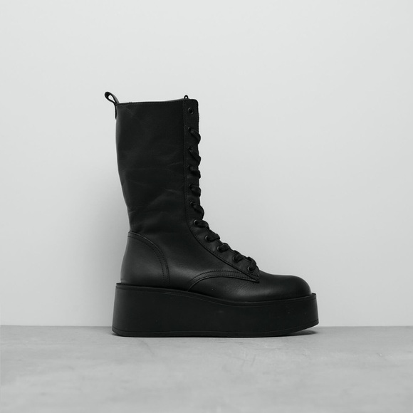 Zara Flat Leather Platform Boot. Size 10. Used. Good condition. - Picture 1 of 4